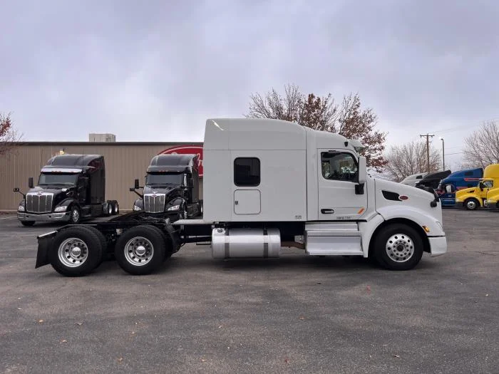 2022 Peterbilt 579 in Albuquerque, NM — photo 6