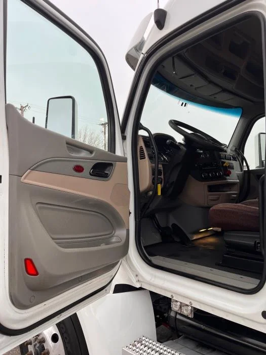 2022 Peterbilt 579 in Albuquerque, NM — photo 10