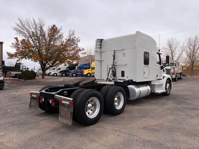 2022 Peterbilt 579 in Albuquerque, NM — photo 5