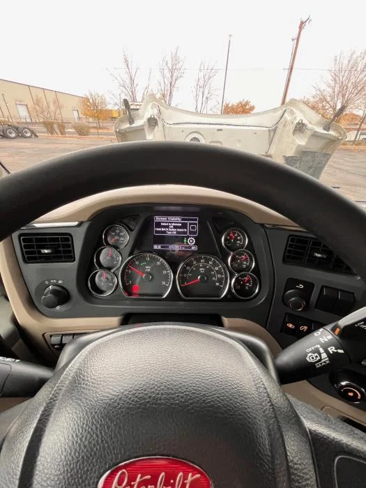 2022 Peterbilt 579 in Albuquerque, NM — photo 19