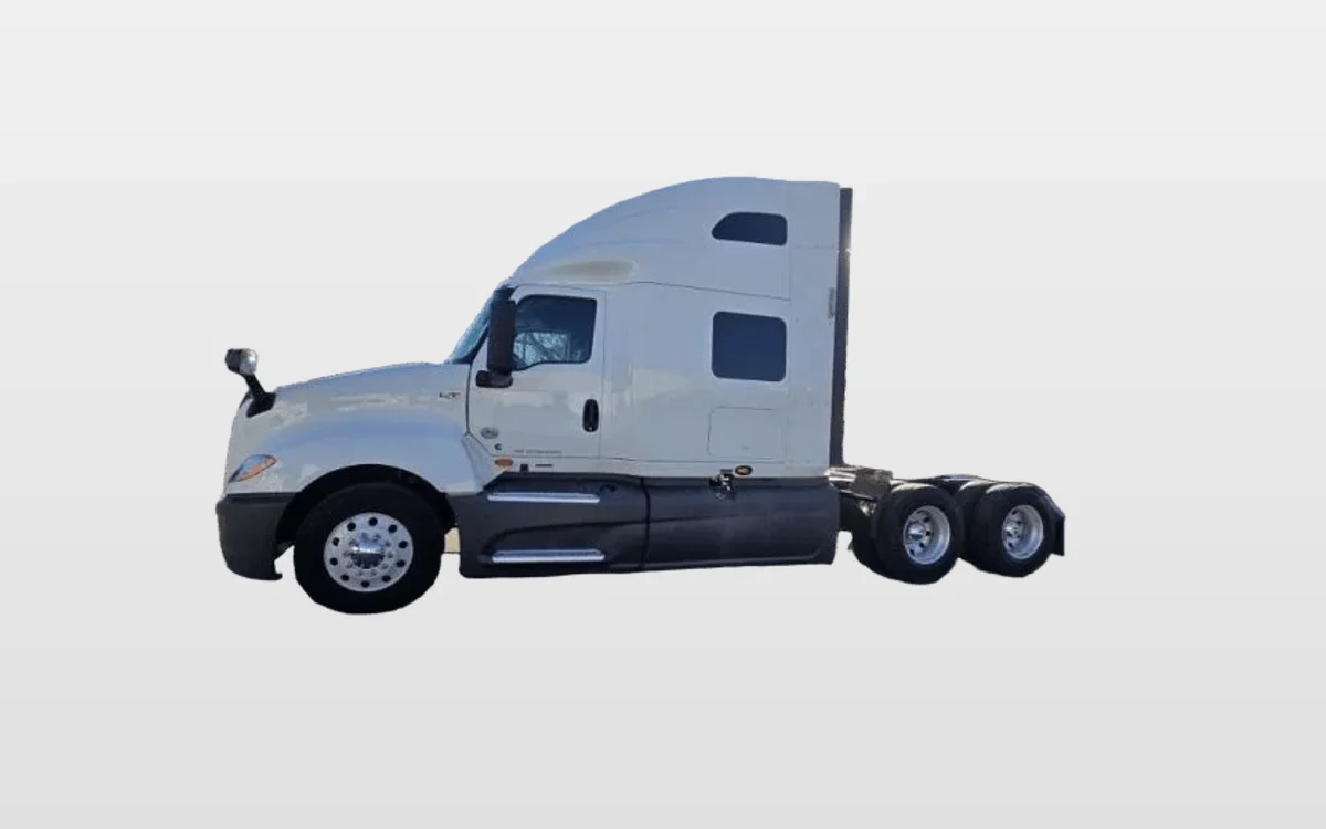 2021 International LT - image 1