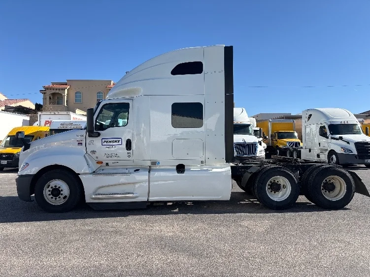 2022 International LT in La Porte, IN — photo 4