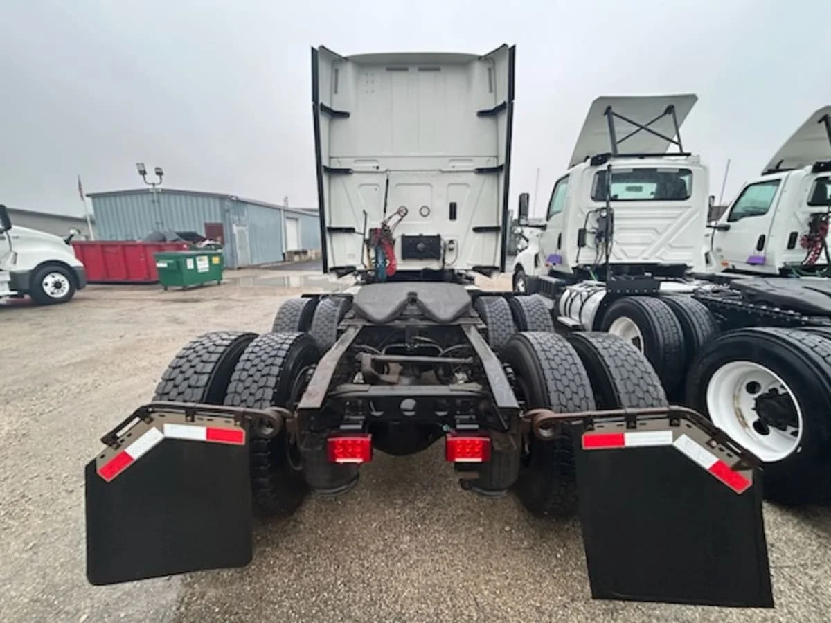 2020 International LT - image 5