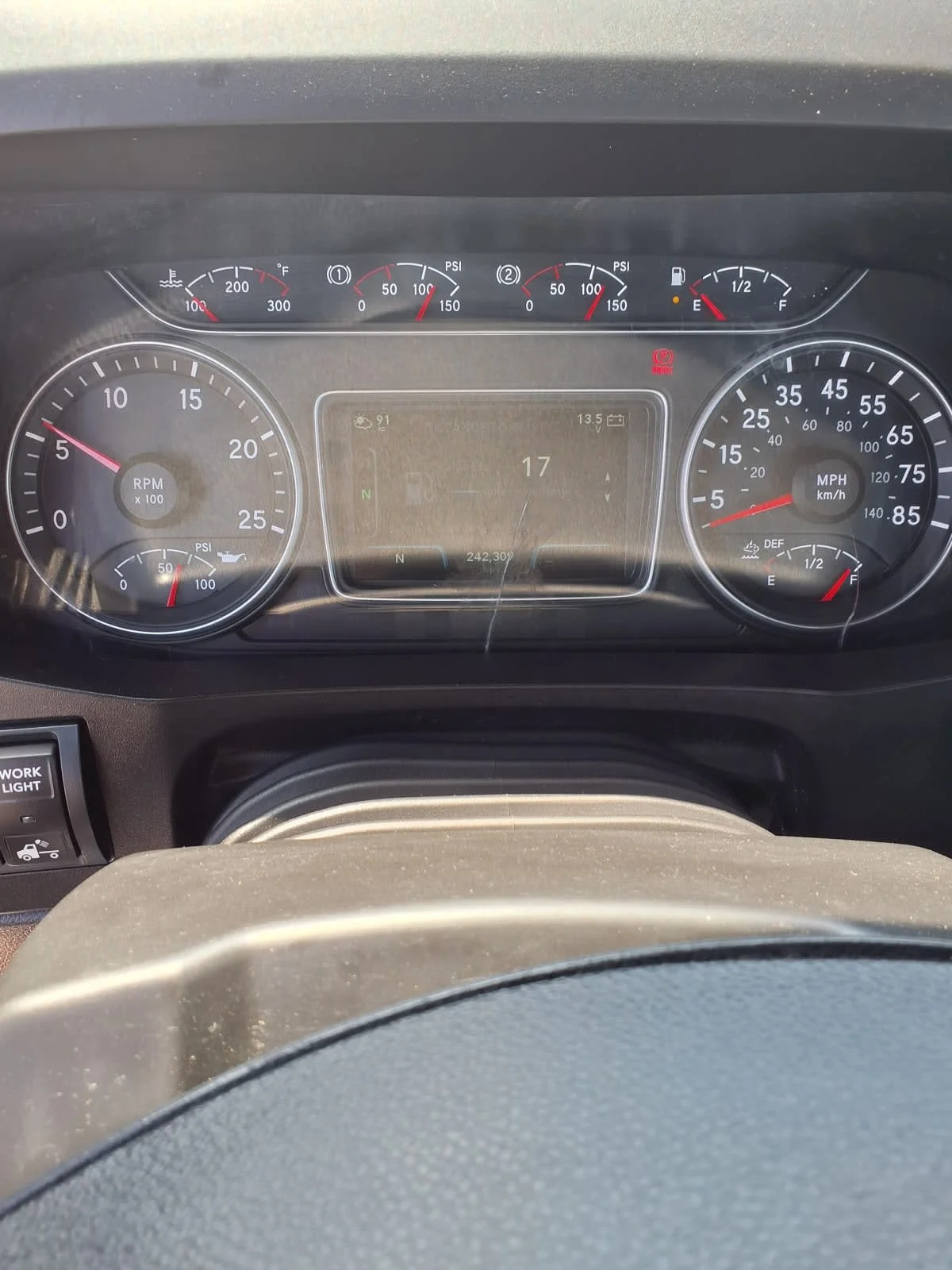 2021 International LT - image 9