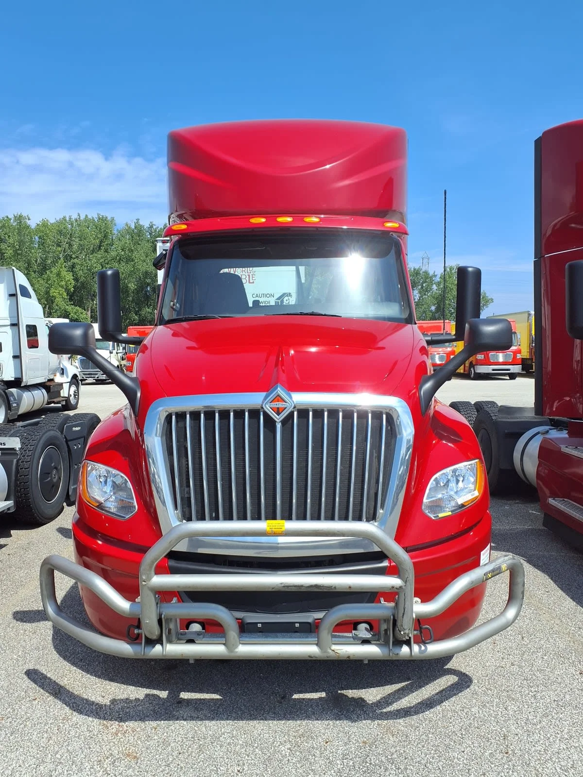 2021 International LT - image 2