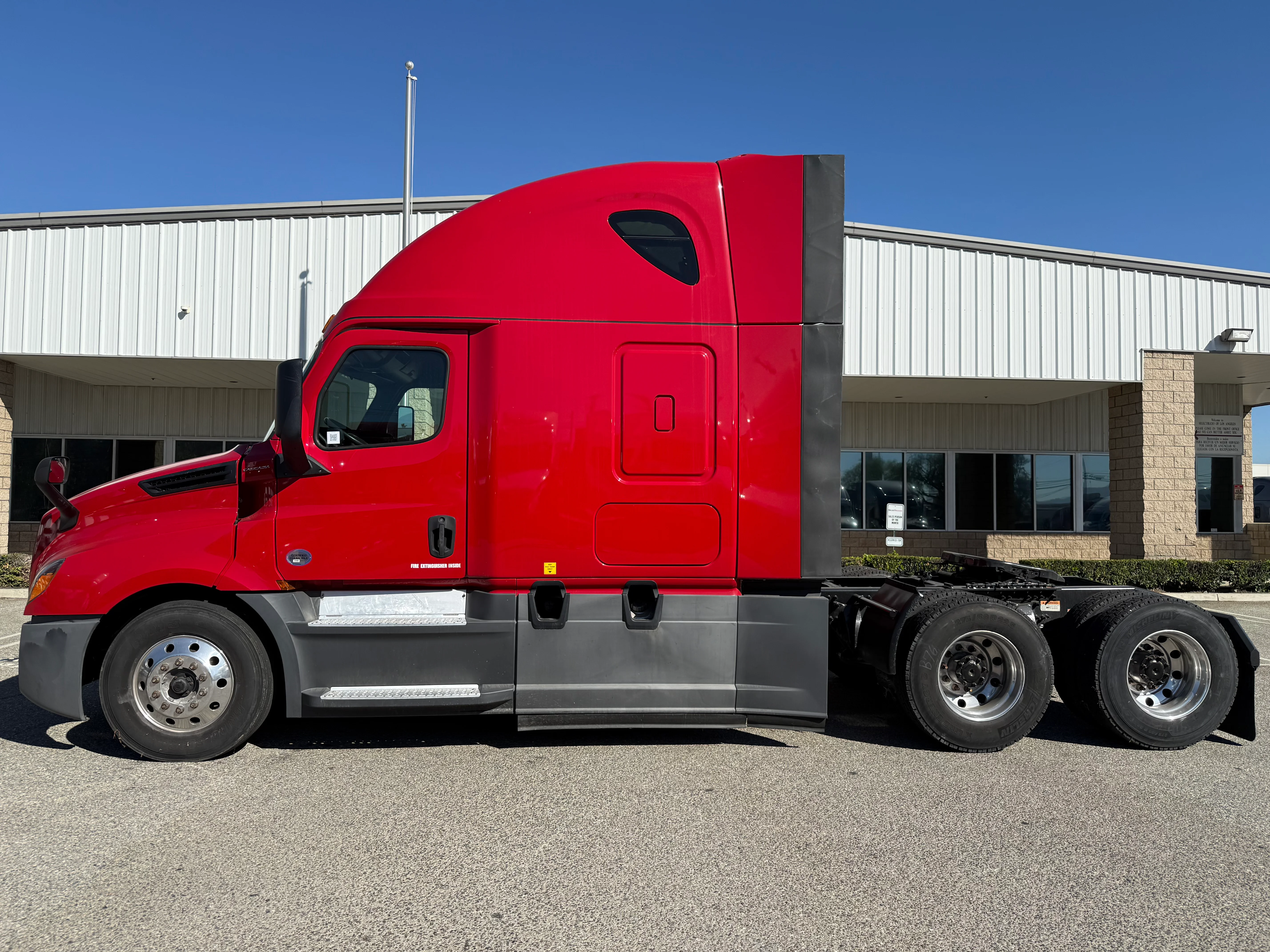 2020 Freightliner Cascadia in Selectrucks Fontana, CA — photo 3
