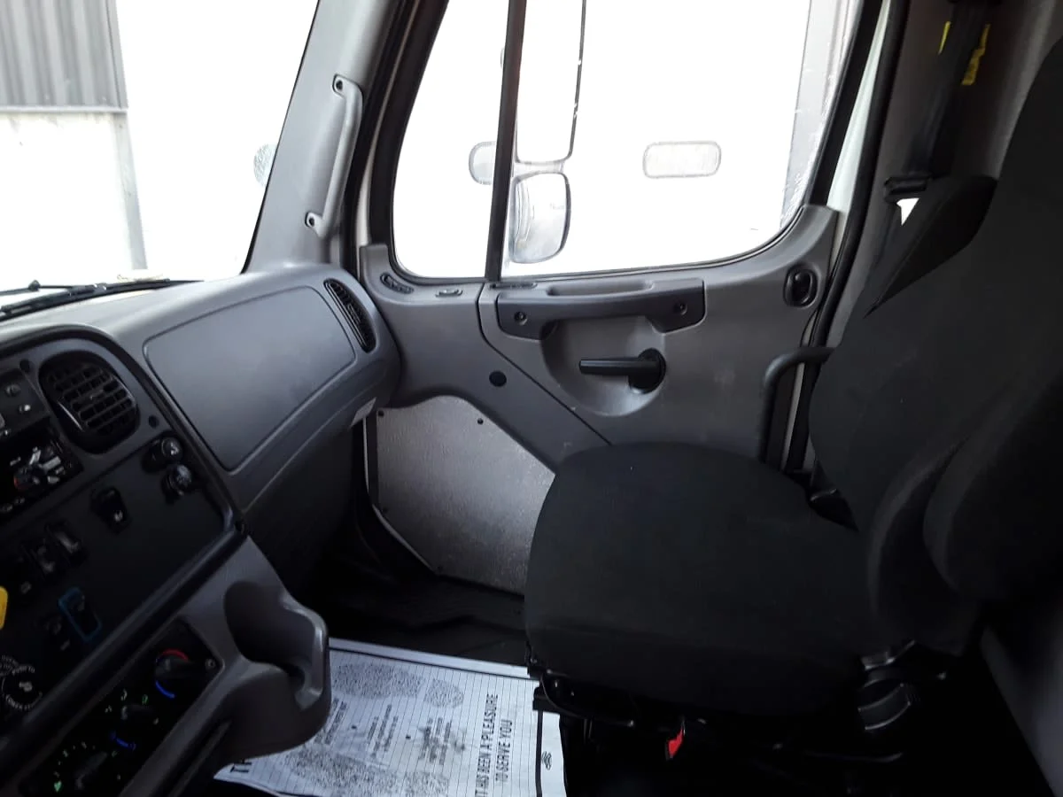 2020 Freightliner M2 106 in Kansas City, MO — photo 10