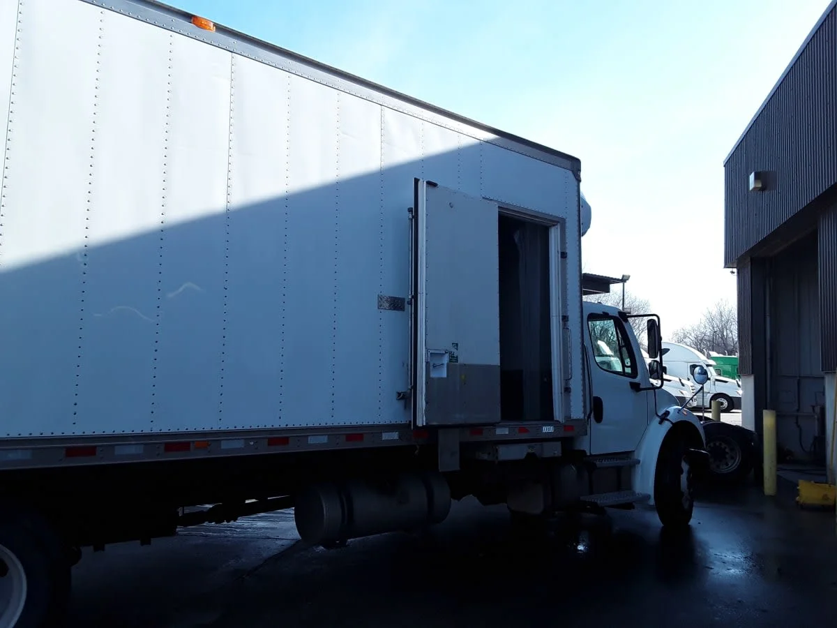 2020 Freightliner M2 106 in Kansas City, MO — photo 4