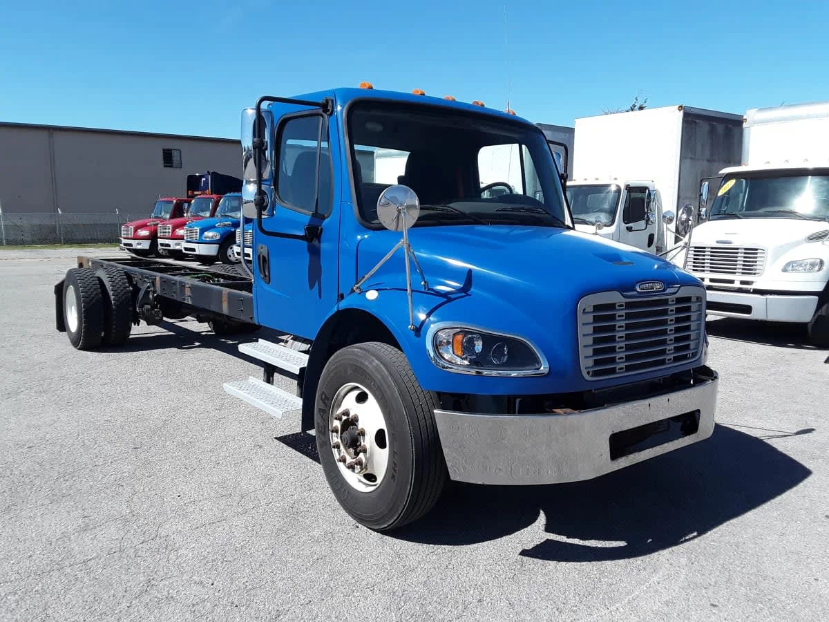 2020 Freightliner M2 106 in La Vergne, TN — photo 3