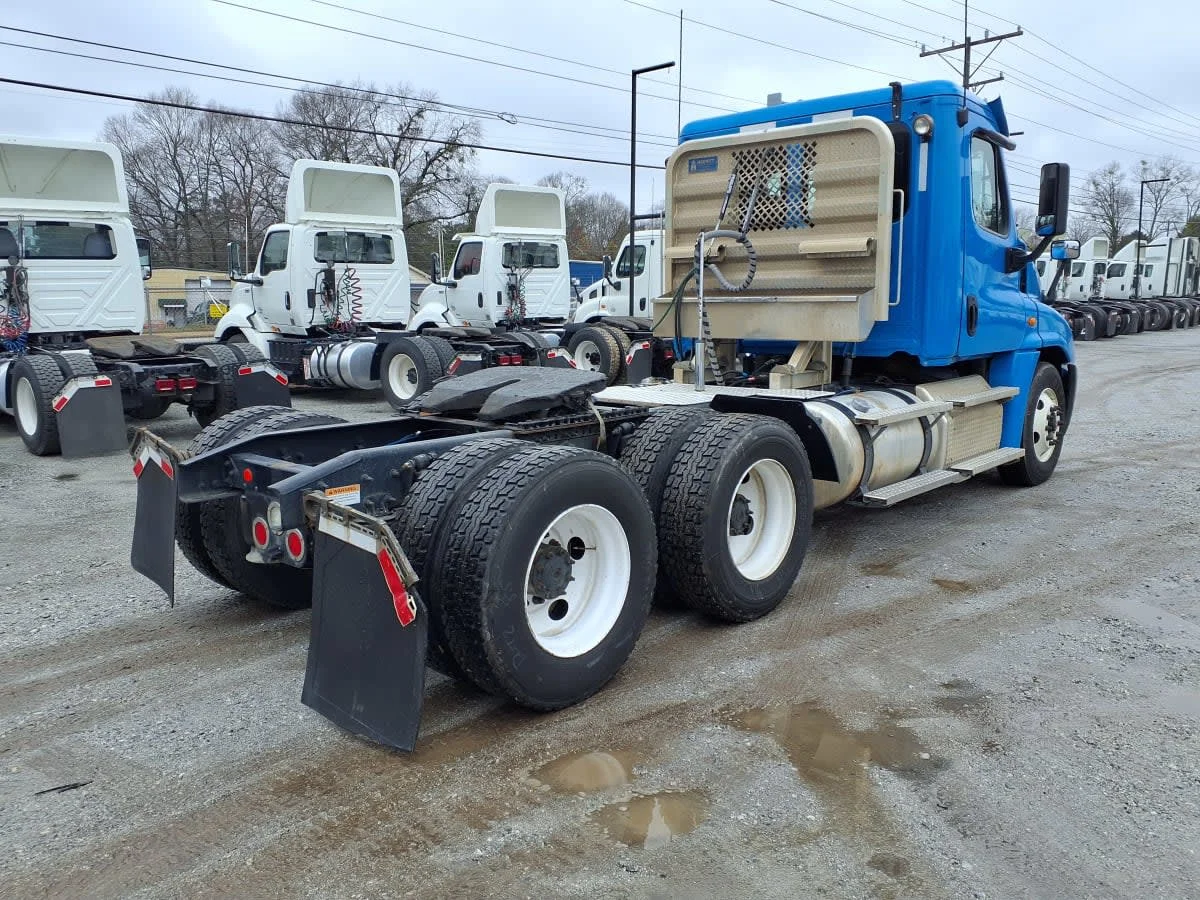 2020 Freightliner Cascadia in Greenville, SC — photo 4