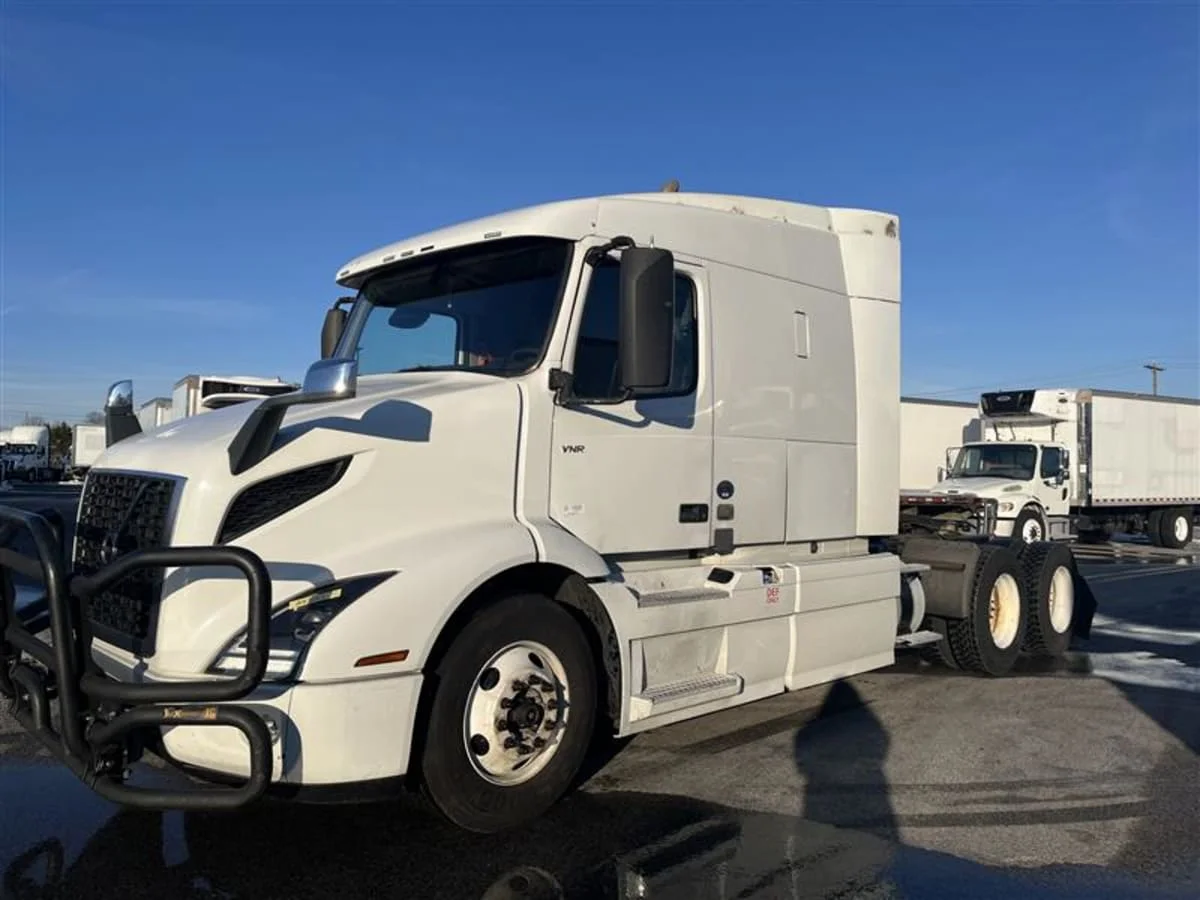 2020 Volvo VNR 640 in Beltsville, MD