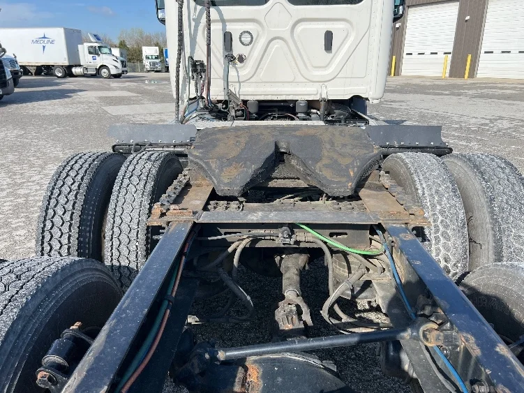 2019 Freightliner Cascadia - image 6