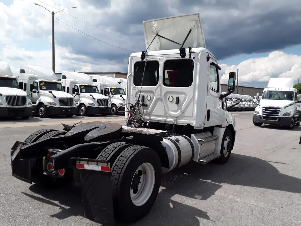 2020 Freightliner Cascadia in La Vergne, TN — photo 4