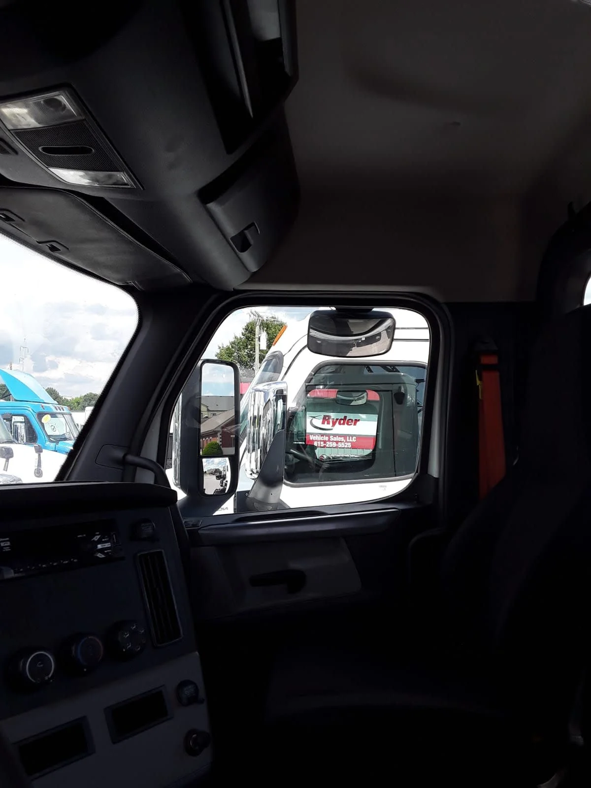 2020 Freightliner Cascadia in La Vergne, TN — photo 7