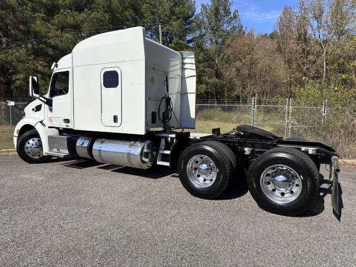 2022 Peterbilt 579 - image 4