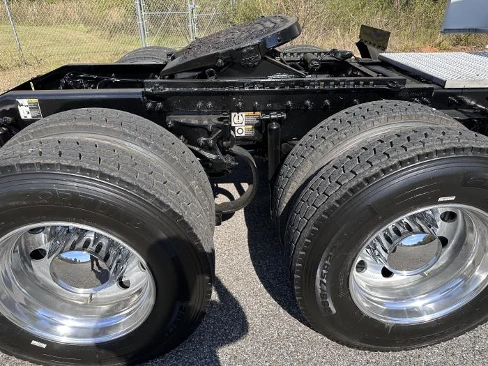 2022 Peterbilt 579 - image 12