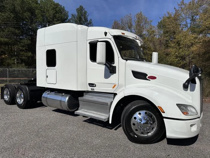 2022 Peterbilt 579 - image 10