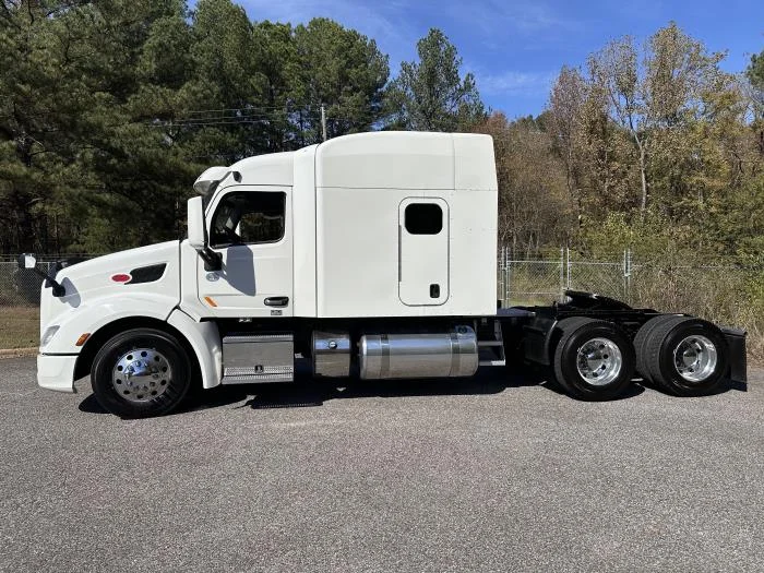 2022 Peterbilt 579 - image 3
