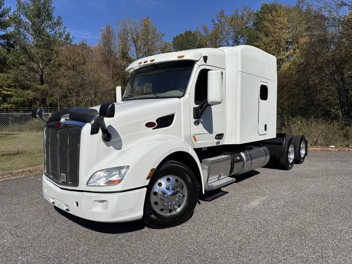 2022 Peterbilt 579 - image 2