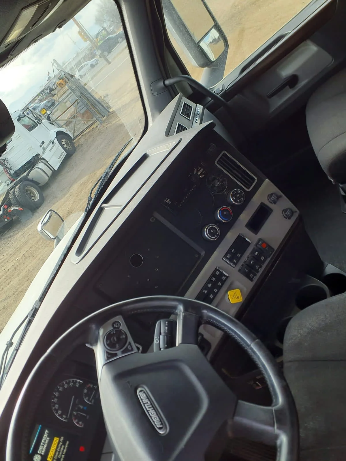 2020 Freightliner Cascadia in Commerce City, CO — photo 7