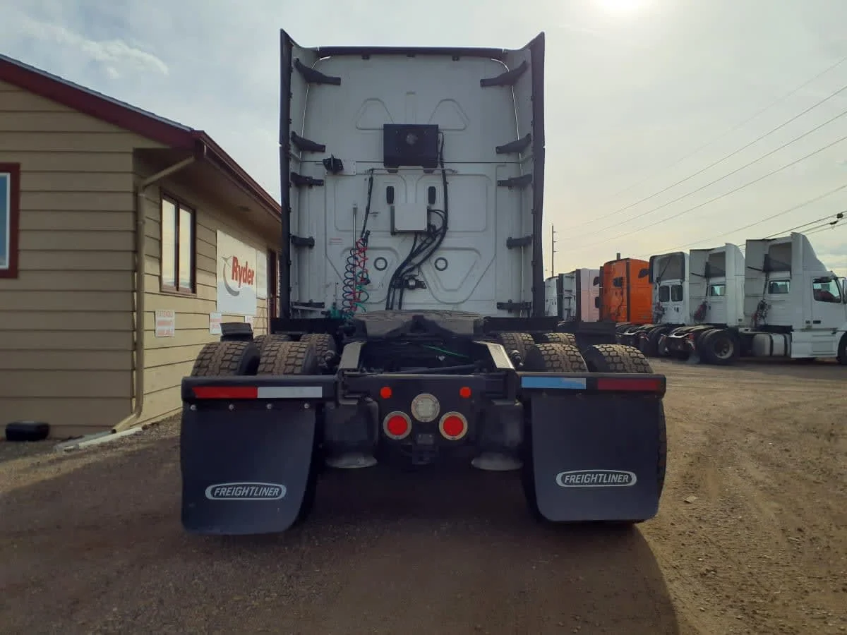 2020 Freightliner Cascadia in Commerce City, CO — photo 5