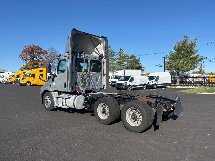 2020 Freightliner Cascadia in Cranbury, NJ — photo 5