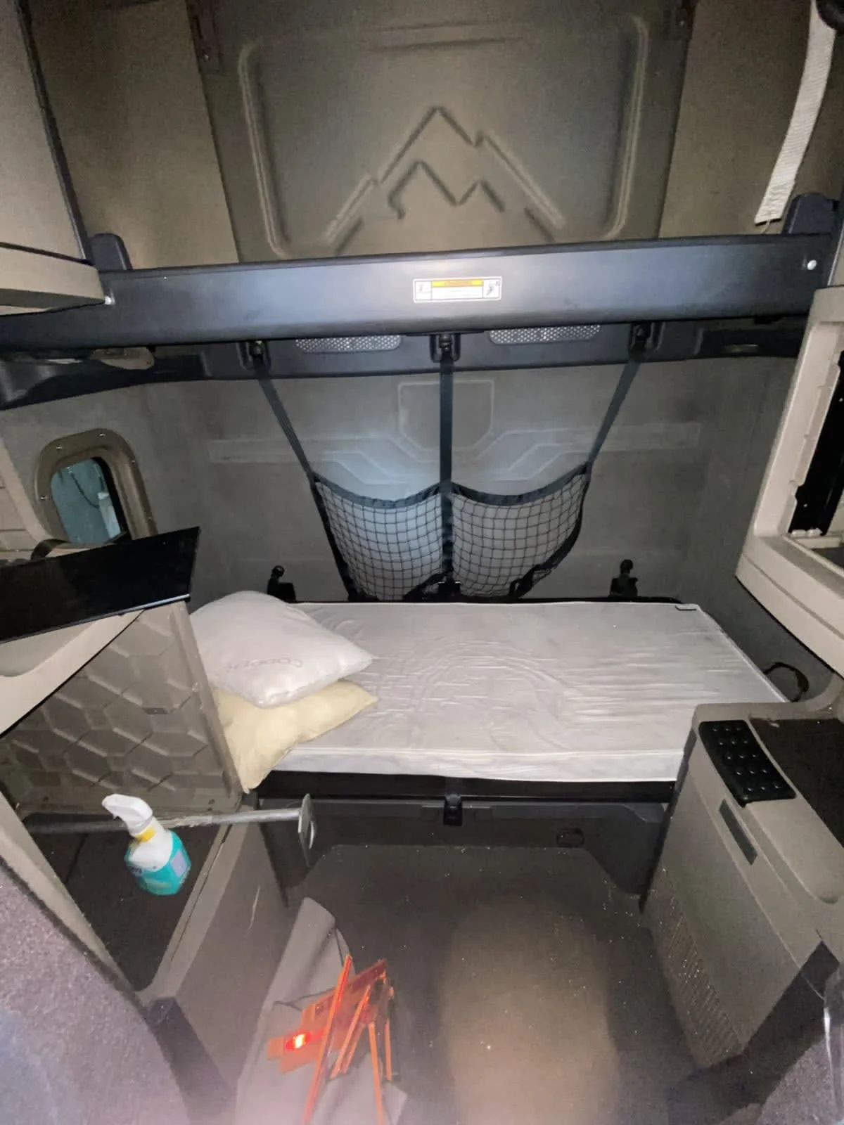 2019 Freightliner Cascadia - image 8