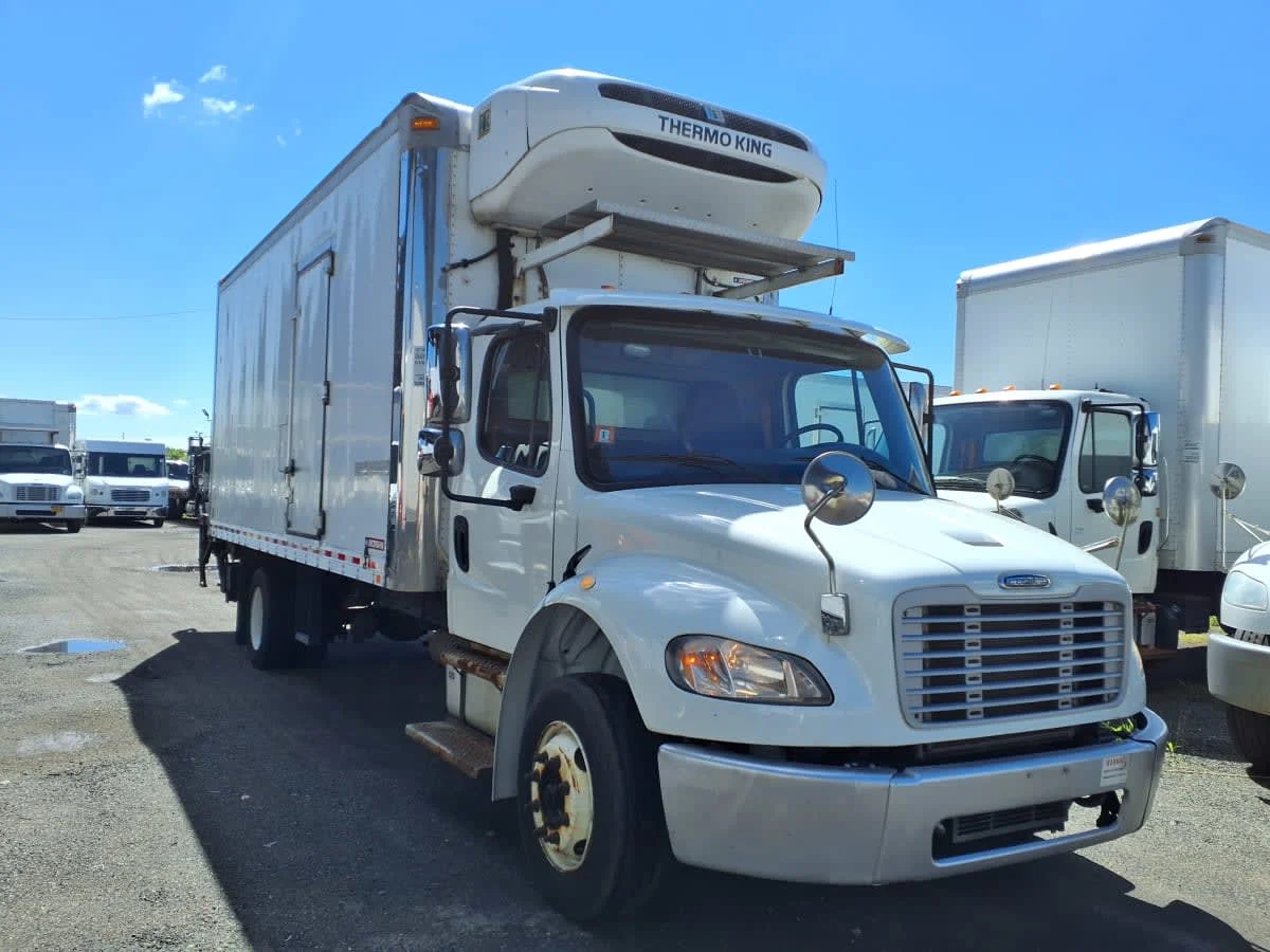2017 Freightliner M2 106 - image 3