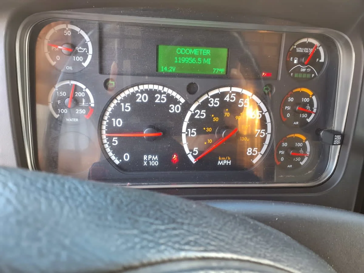 2017 Freightliner M2 106 - image 9