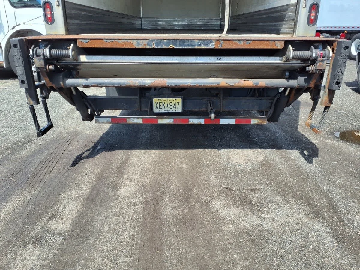 2017 Freightliner M2 106 - image 7