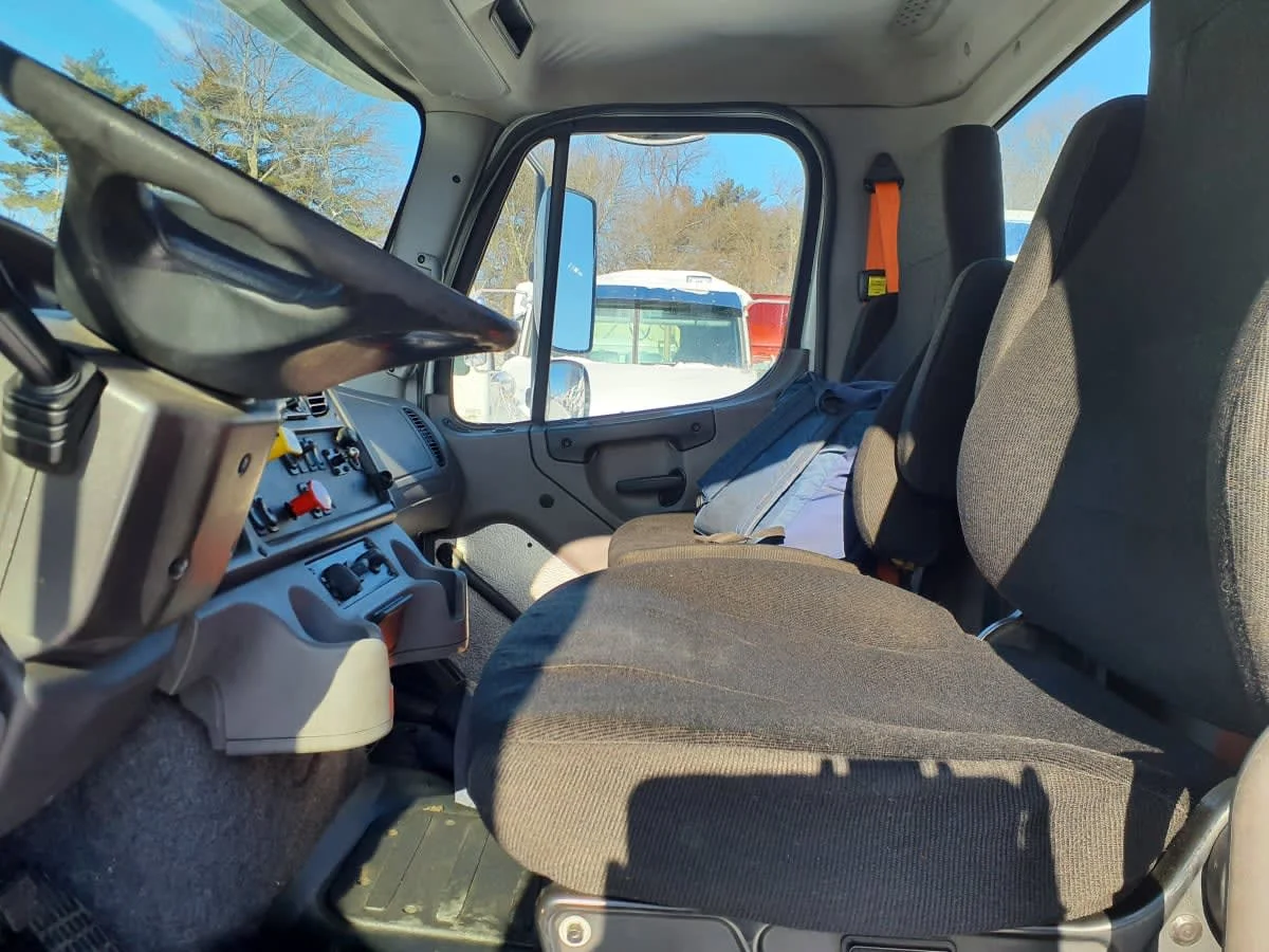 2019 Freightliner M2 112 - image 10