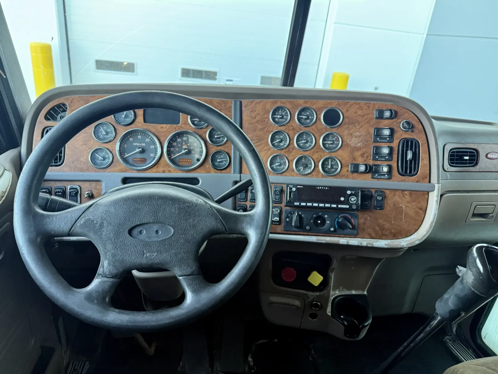 2007 Peterbilt 379 in New Lenox, IL — photo 16