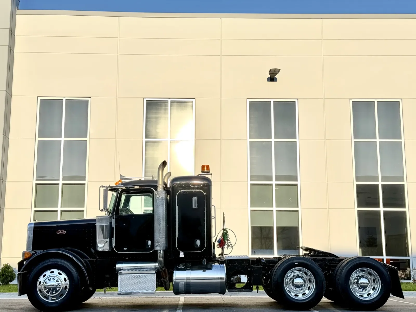 2007 Peterbilt 379 in New Lenox, IL — photo 4