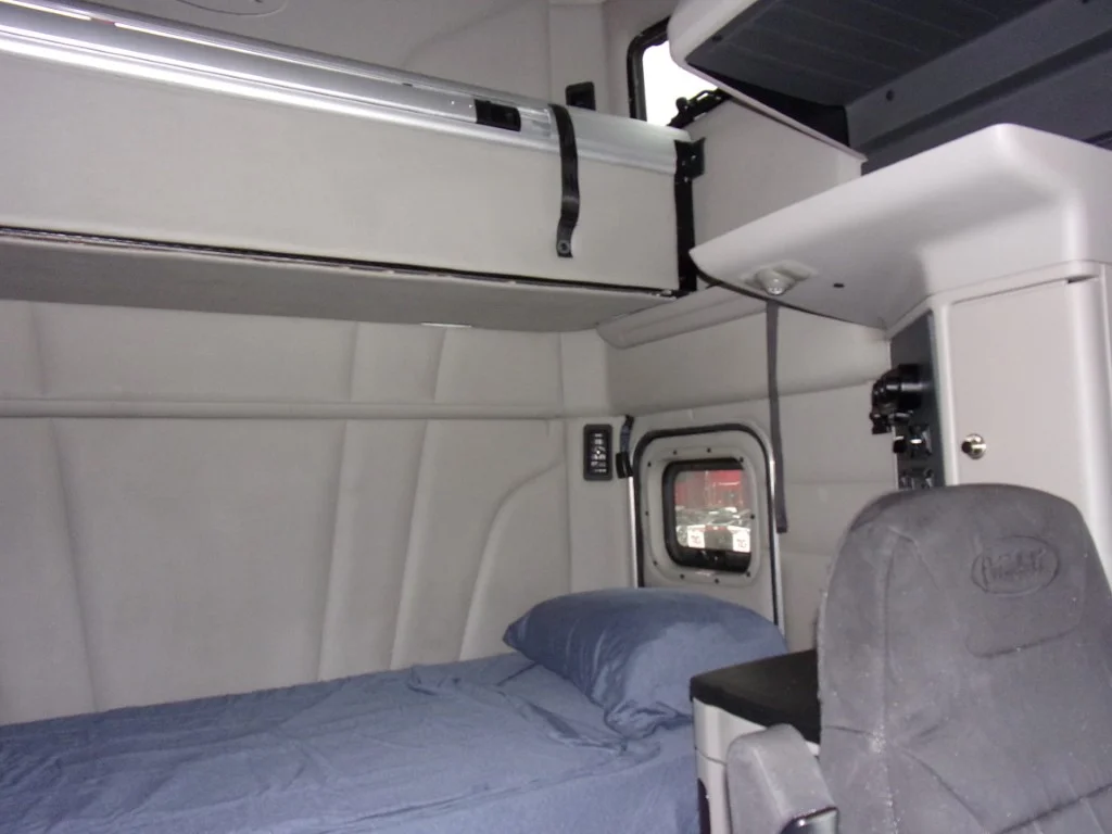 2021 Peterbilt 579 - image 15