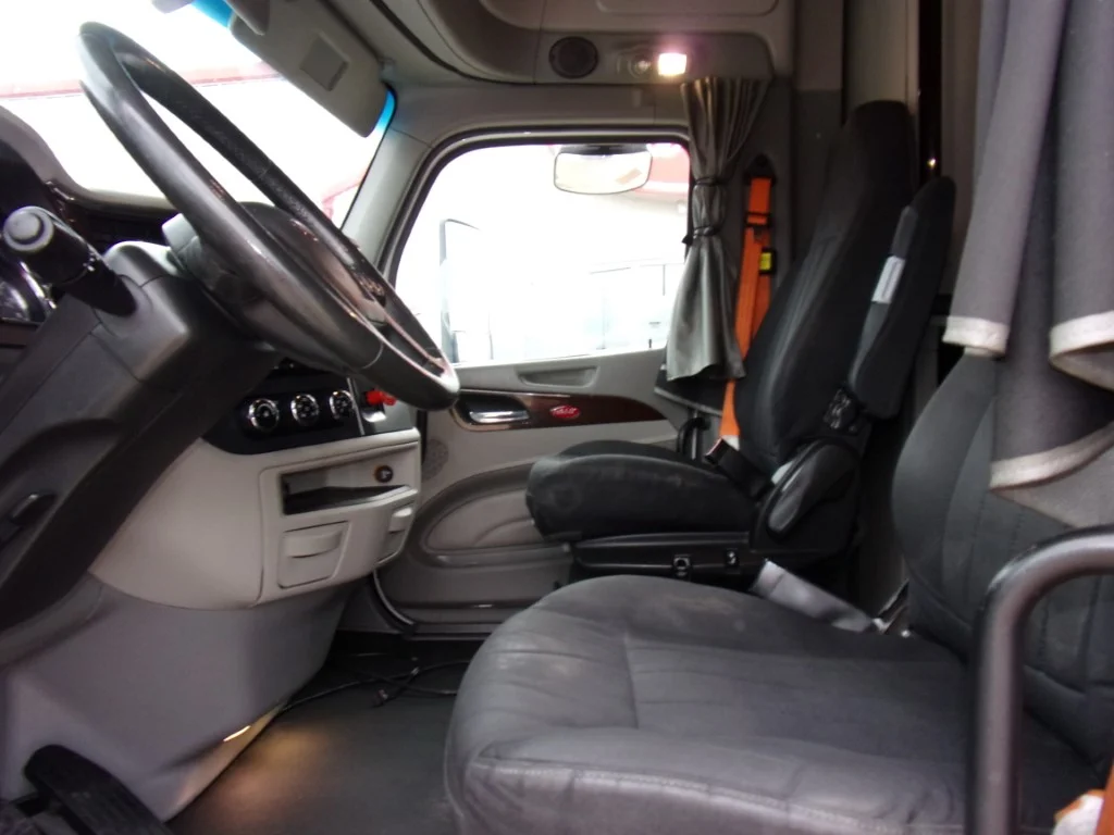 2021 Peterbilt 579 - image 13