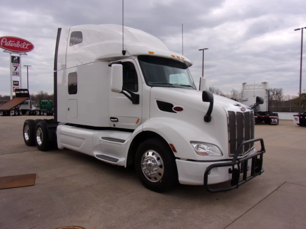 2021 Peterbilt 579 - image 3
