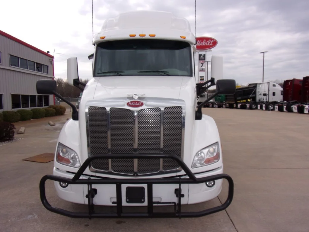 2021 Peterbilt 579 - image 2