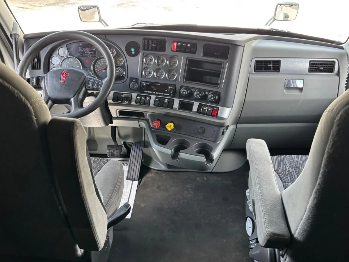 2022 Kenworth T680 in Doral, FL — photo 11