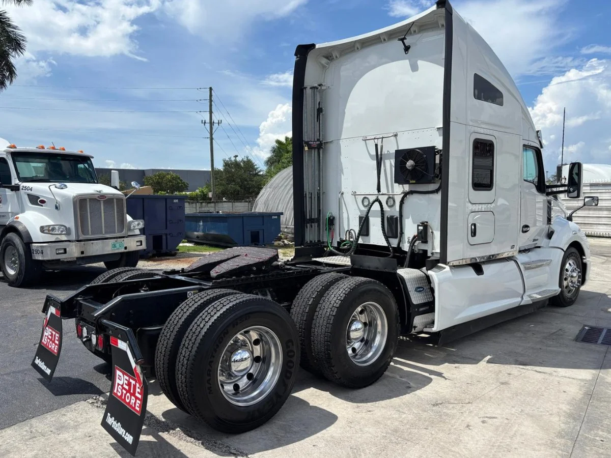 2022 Kenworth T680 in Doral, FL — photo 14