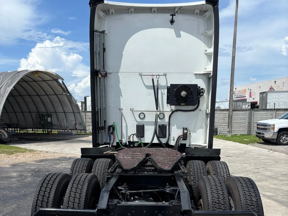 2022 Kenworth T680 in Doral, FL — photo 13