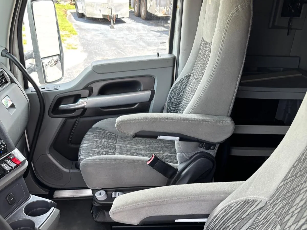 2022 Kenworth T680 in Doral, FL — photo 4