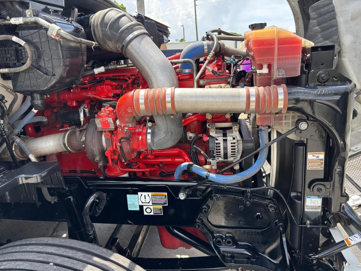 2022 Kenworth T680 in Doral, FL — photo 12