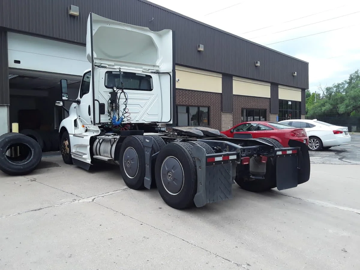 2022 International LT in Kansas City, MO — photo 6