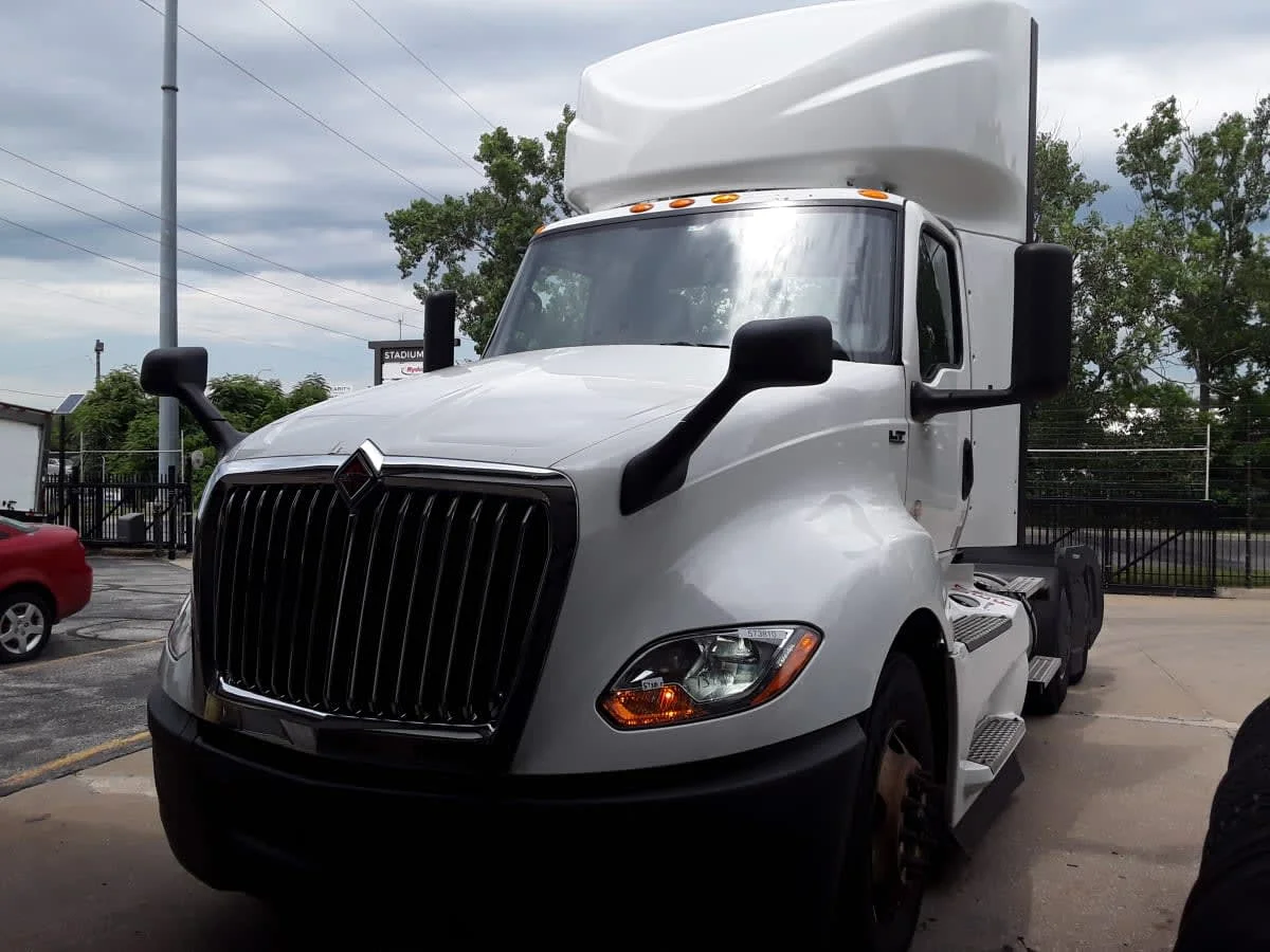 2022 International LT in Kansas City, MO — photo 9