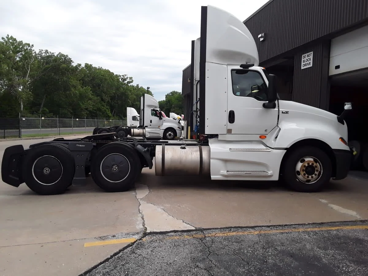 2022 International LT in Kansas City, MO — photo 10