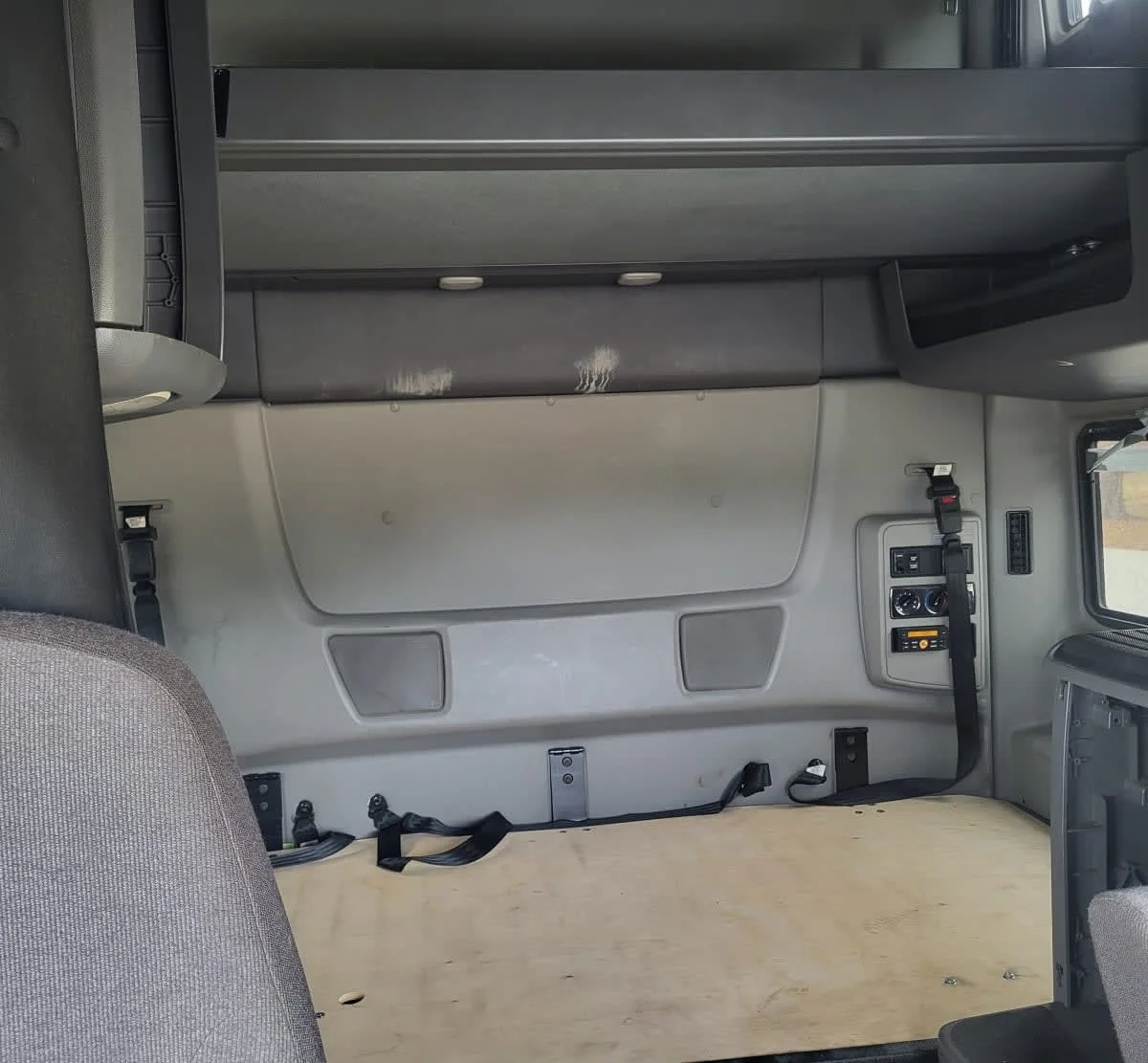 2019 International LT in Jacksonville, FL — photo 8