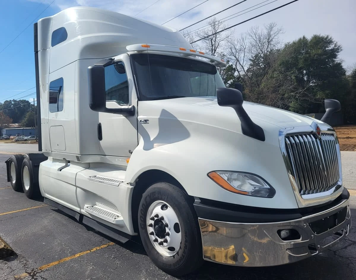 2019 International LT in Jacksonville, FL — photo 3