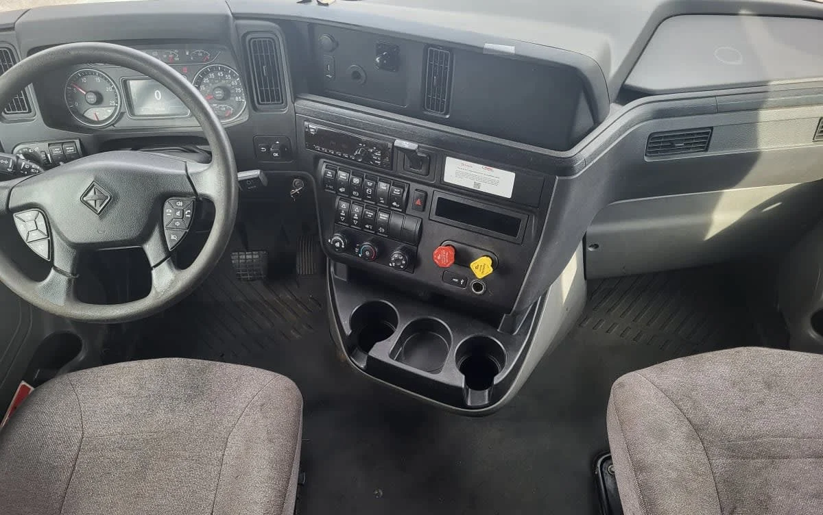 2019 International LT in Jacksonville, FL — photo 7