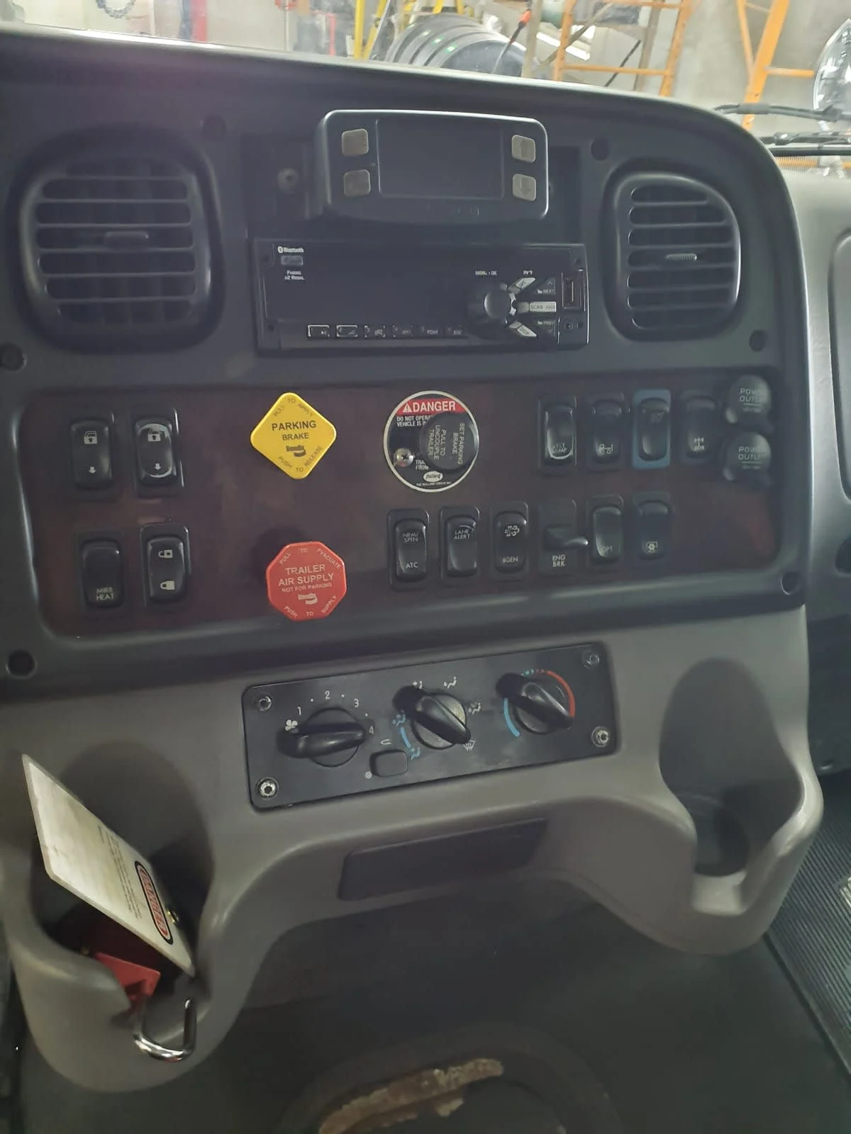 2022 Freightliner M2 106 in Oak Creek, WI — photo 11