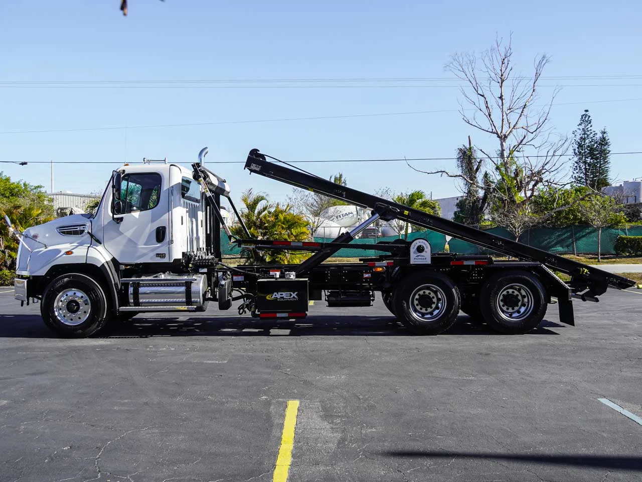 2025 Peterbilt 548 — photo 6
